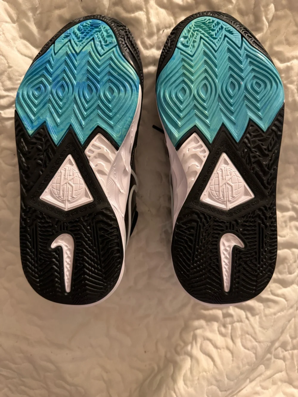 Nike Kyrie Go GS Size 6Y Shoes